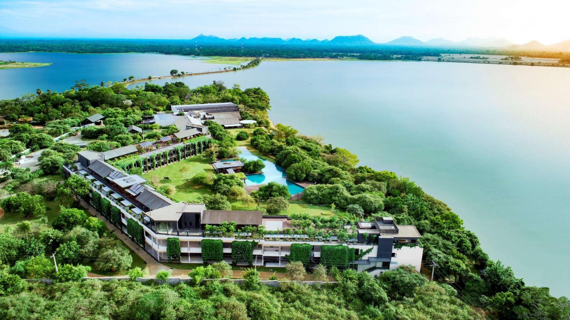 Doubletree By Hilton Weerawila Rajawarna 5* Polgahawelana
